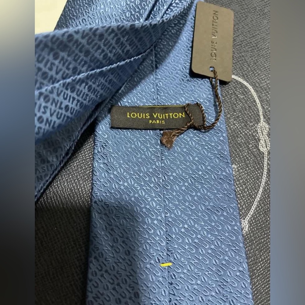 Louis Vuitton Ties - Picture 5 of 5